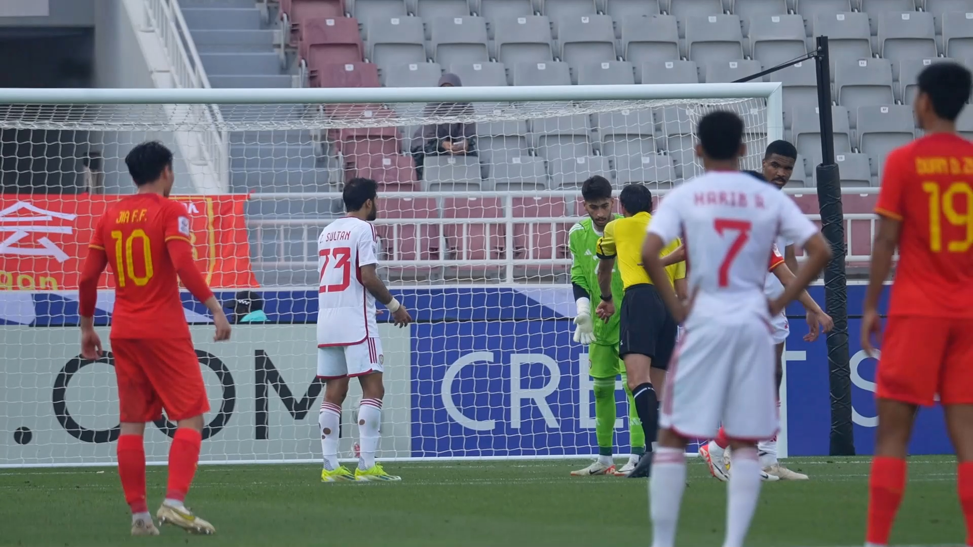 “青春的小结，奔着下一个目标努力！”“为中国足球继续作出贡献。” 中国队2:1阿联酋队，比赛日微纪录。